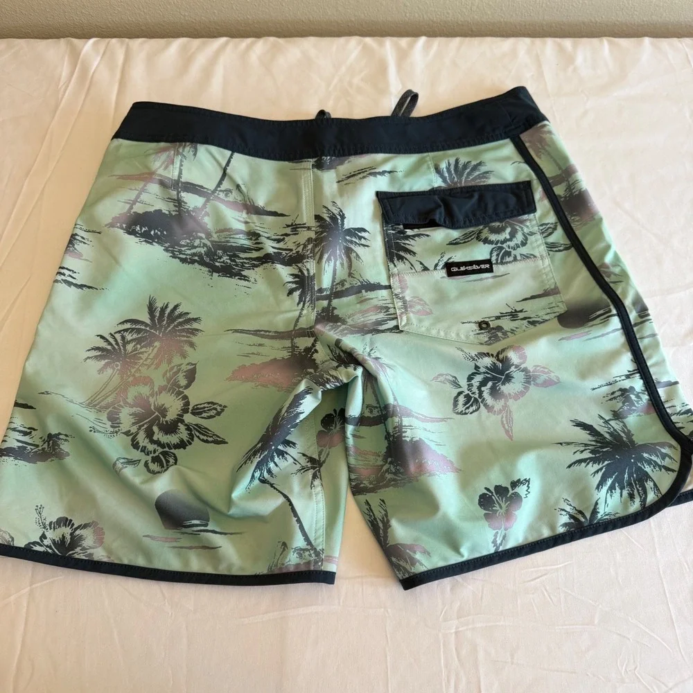 Quiksilver Board Shorts Mens 36 Green Tropical Palm Tree Floral Swim Trunks